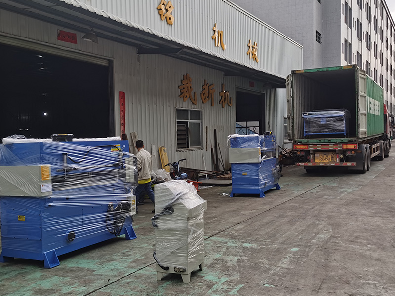 裁斷機發貨現場