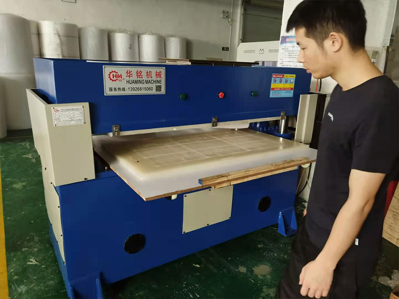 液壓精密四柱裁斷機