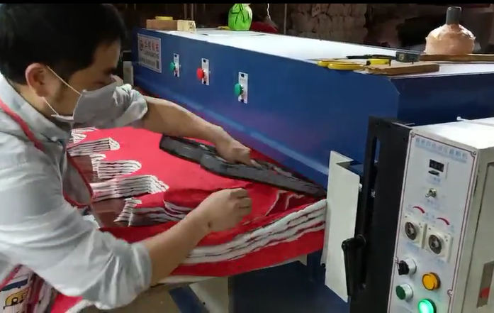 精密四柱液壓裁斷機(jī)