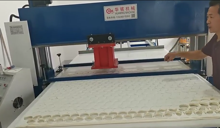 羽毛球全自動裁斷機