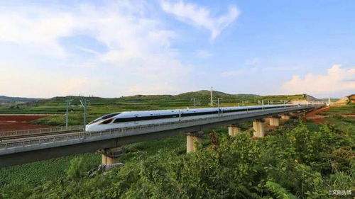 云南鐵路實(shí)施“高峰圖”服務(wù)，全力應(yīng)對(duì)超長版黃金周220萬人次客流挑戰(zhàn)